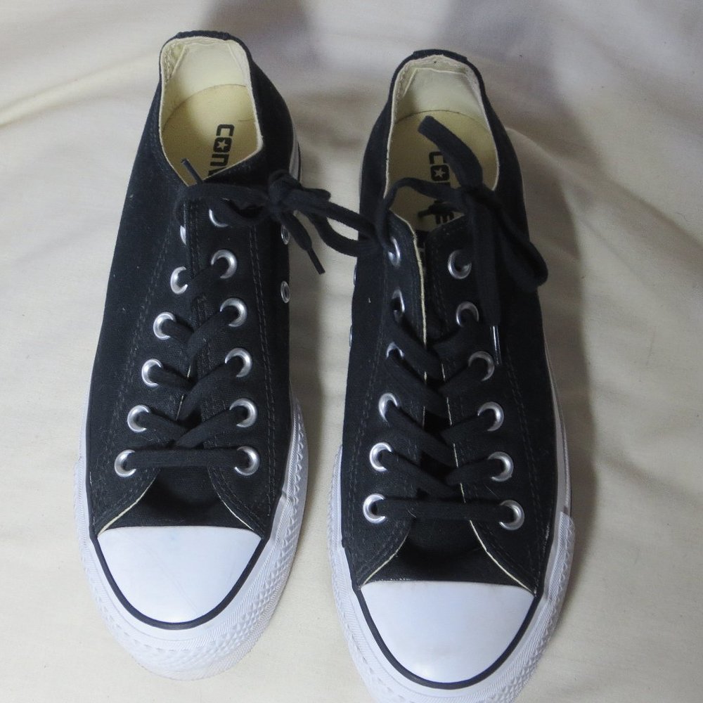 Converse Platform  size 8  to 8.5 women's  size 6 men's
